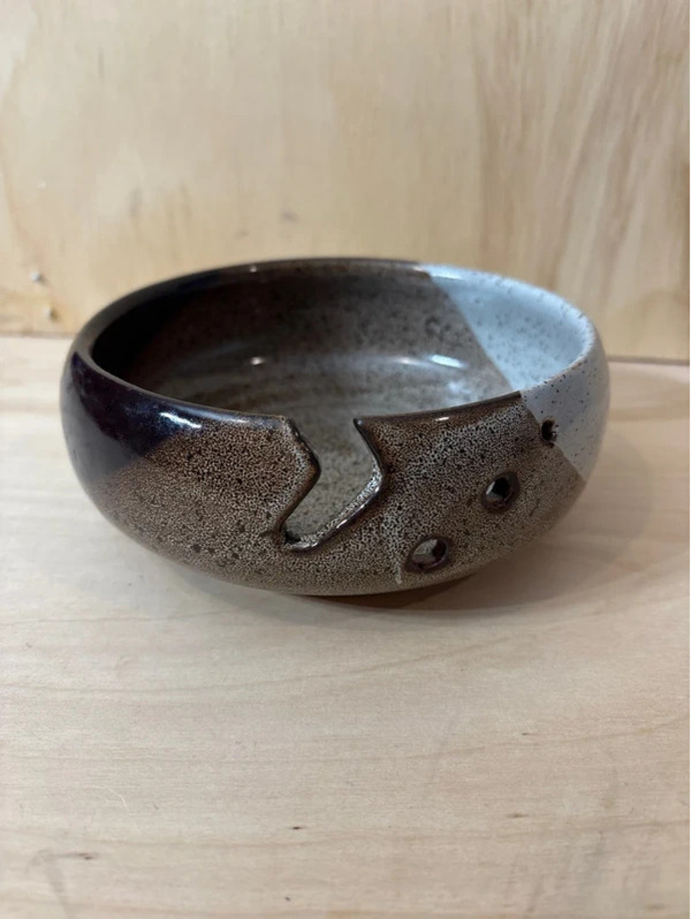 Vintage Sun City Clay Club Ceramic Yarn Bowl Hand Thrown Speckled Glaze AK